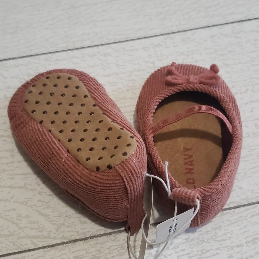 Old navy courdoroy old pink baby shoes 3/6 months